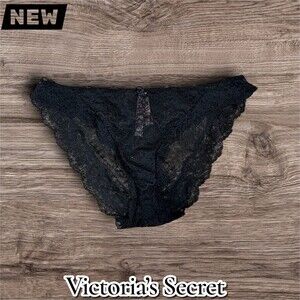 NEW WITH TAGS Victoria’s Secret Lace Cheekini Panty – Size Large